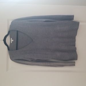 New York & Compnay V neck grey sweater